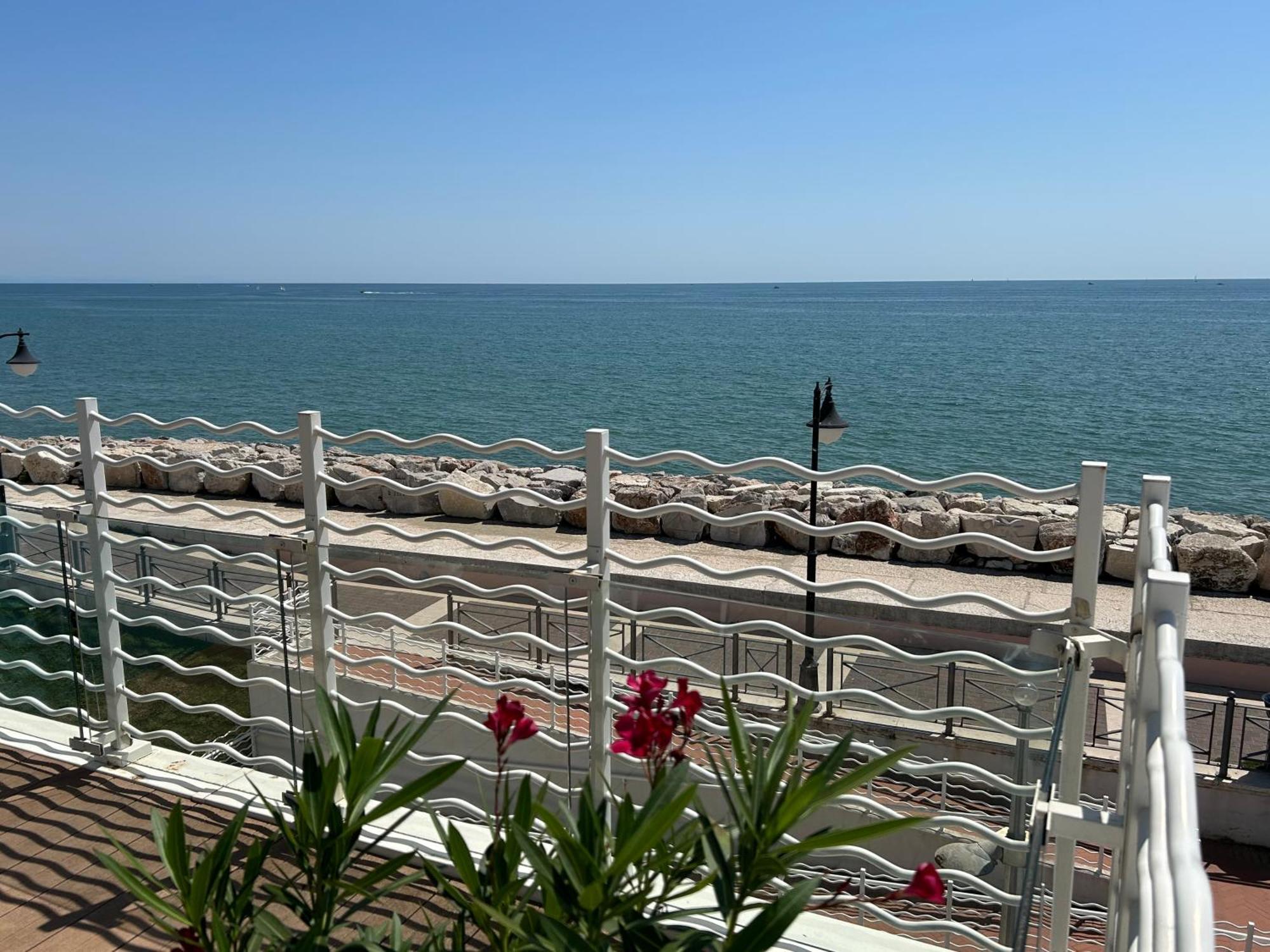 Cà dell'Angelo - Caorle Aparthotel Exterior foto